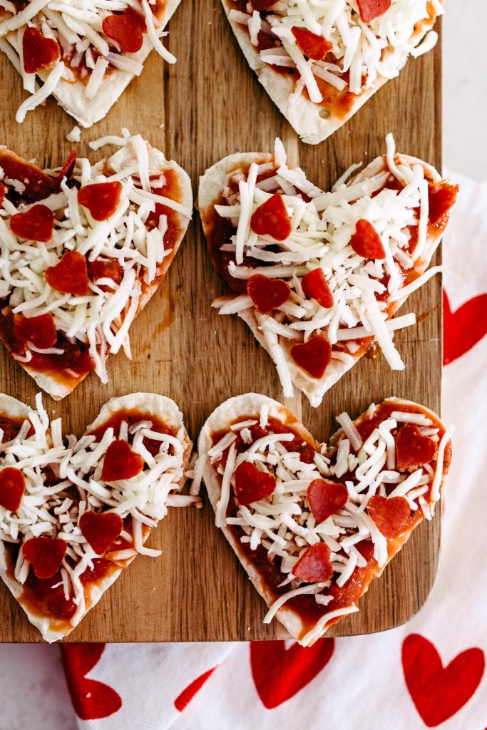 Pepperoni heart pizza! Make this easy pizza Valentine family dinner idea recipe that the whole family will love!