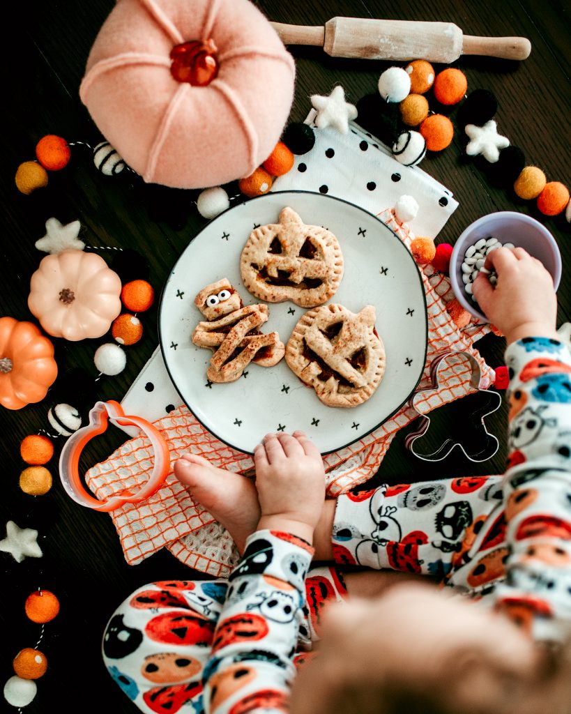 Simple and cute homemade Halloween snack ideas that kids can help make!