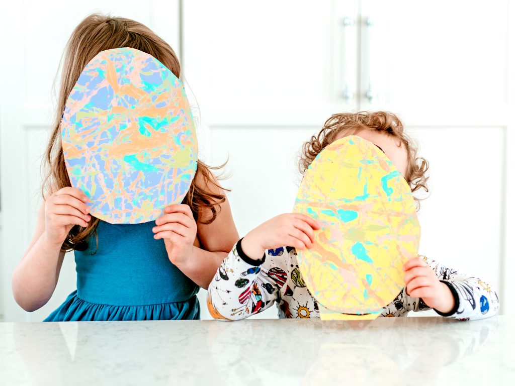 Make pretty paper Easter eggs using marbles covered in paint. Perfect for toddlers up to school age! Process art that promotes creativity 