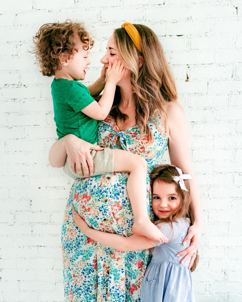 Spring pregnancy maternity photo with siblings 