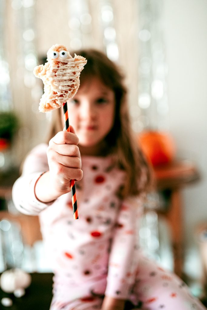 Rice Krispie Ghost Pops are a favorite this Halloween! Make this homemade Halloween treat with this easy to follow recipe 