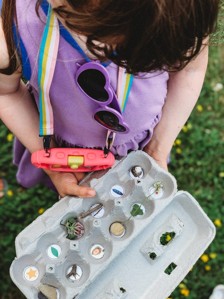 Mom hack: Go on a fun nature scavenger hunt using an egg carton to collect treasures! Print a free list here!