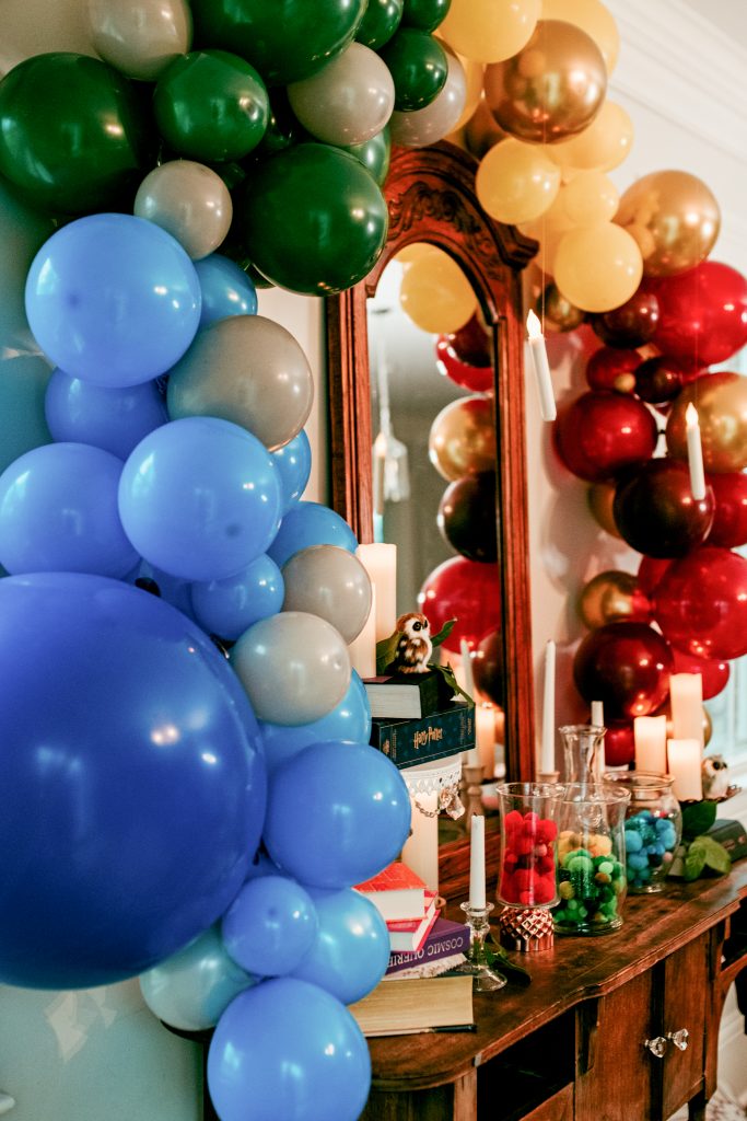 Decorate your Harry Potter party using balloon garland and more Harry Potter party ideas! 