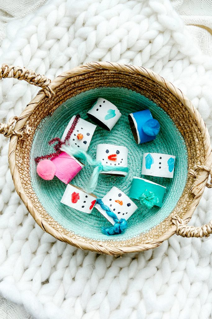 Make your own stacking puzzle toddler activity and preschool activity. Create this easy snowman craft for kids by using a toilet paper roll!