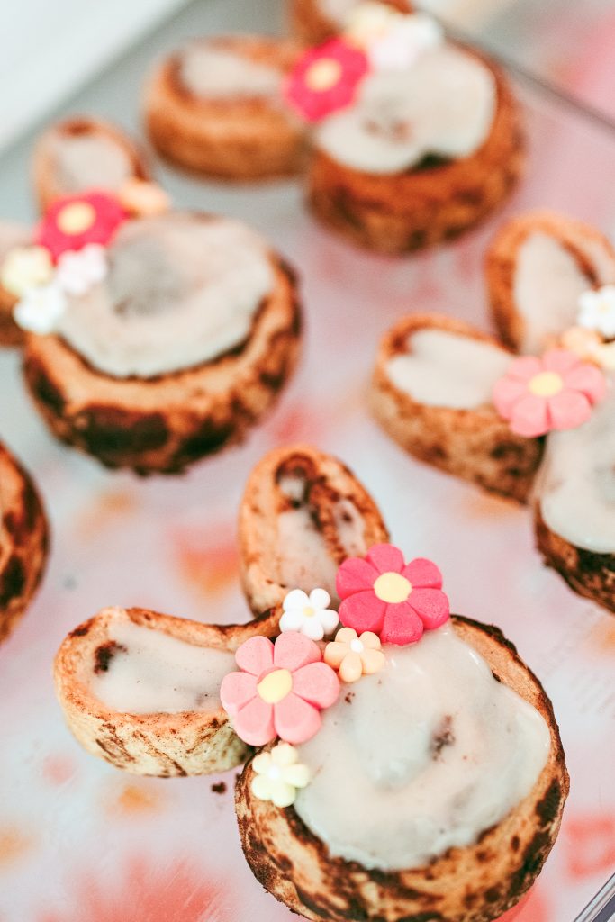 Decorate bunny cinnamon rolls for an easy and delicious Easter treat 