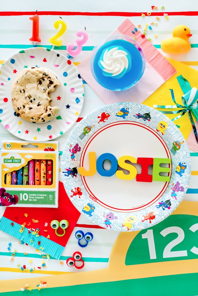 All the details for throwing an adorable and fun Sesame Street birthday party! Table decor, backdrops, and more!