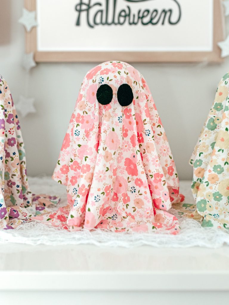 Cute ghost DIY. Easy Halloween craft DIY home decor 