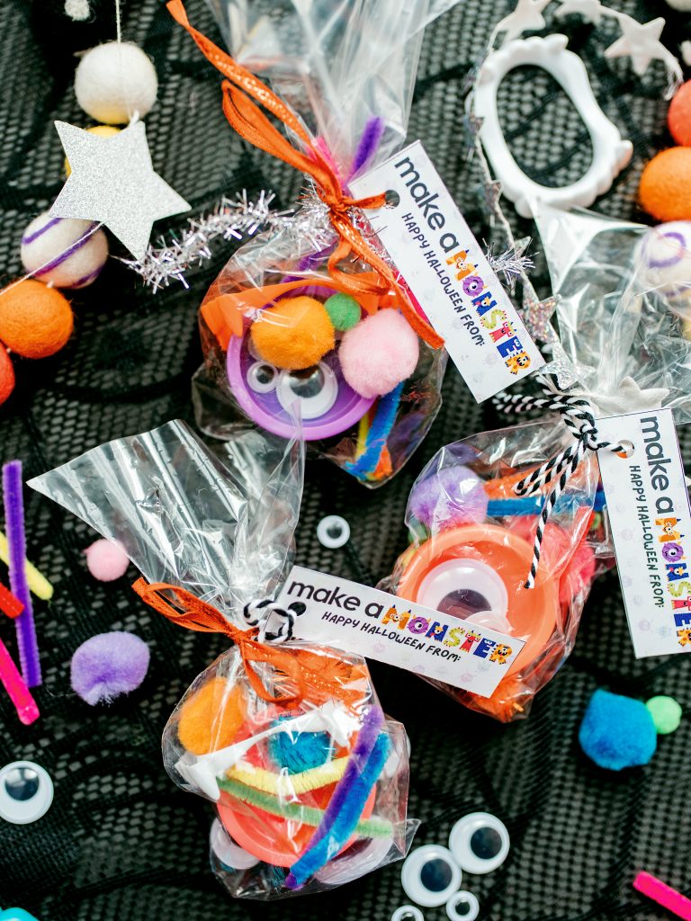 Celebrate Halloween with this fun non-food class favor: a mini Make-A-Monster play dough Sensory Kit. FREE printable tags!