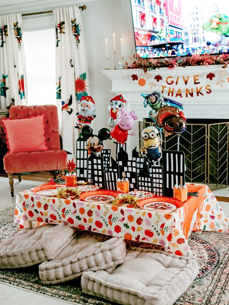 Thanksgiving party decorations idea! DIY a fun living room Thanksgiving Parade Watch Party ! Parade tablescape with balloons and city. 