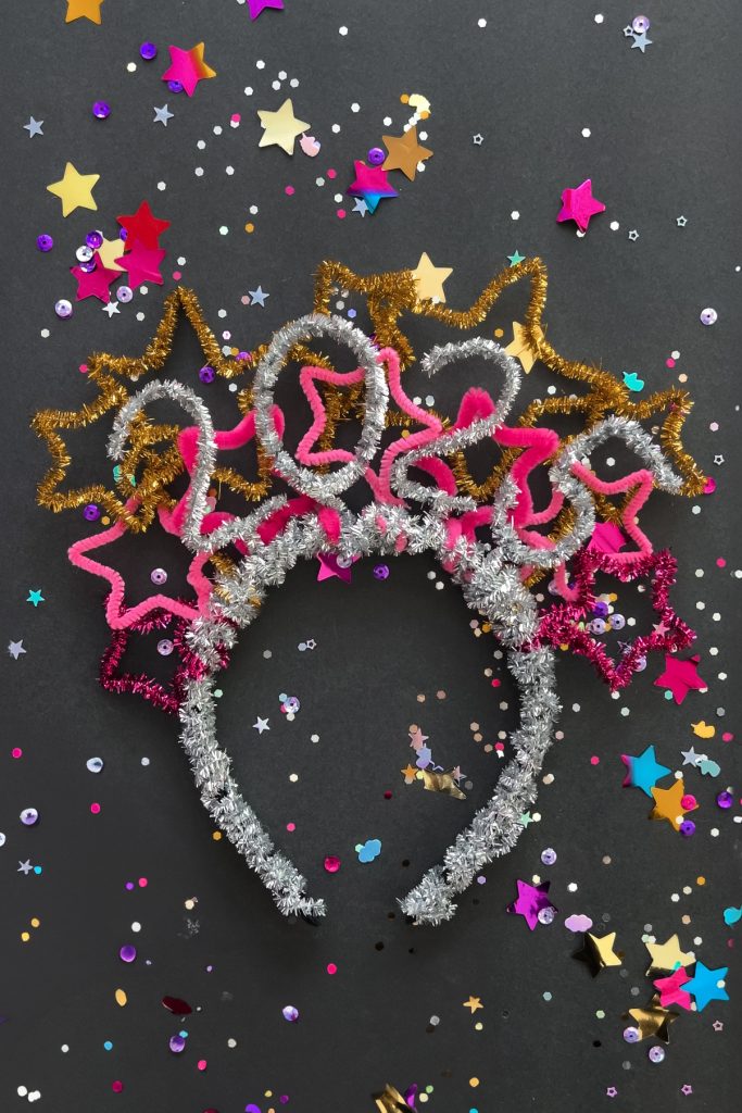 DIY New Year's Crown using pipe cleaners. Simple and festive New Year's Eve craft 